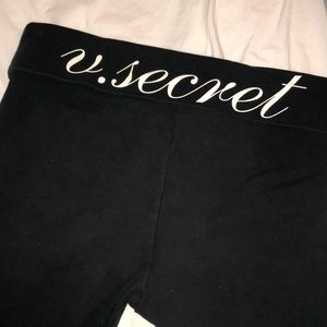 Black cropped VS leggings